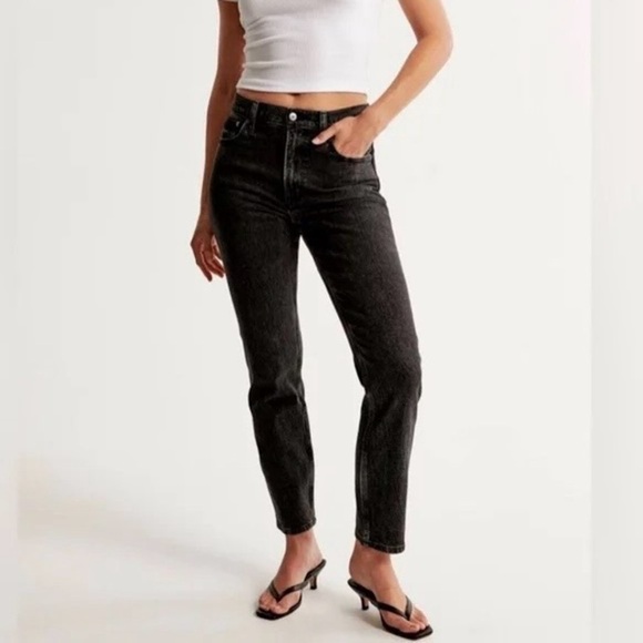 Abercrombie & Fitch The '80s Mom High Rise Jeans in Black Size 33 / 16S - Picture 1 of 8